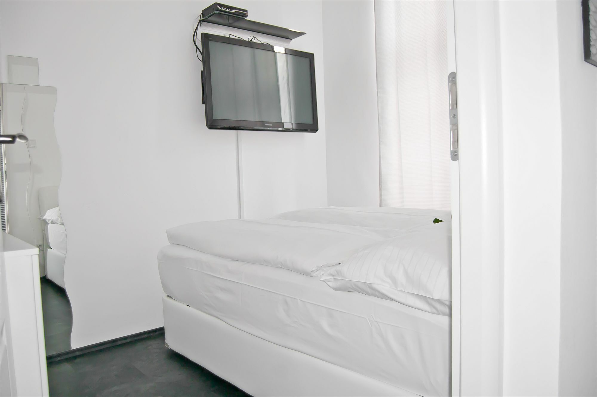 Royal Resort Apartments Westbahnhof Wenen Buitenkant foto