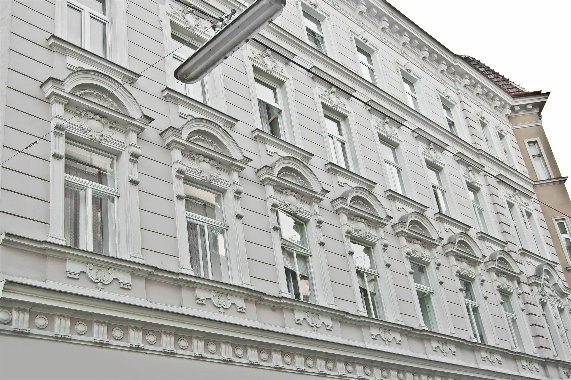 Royal Resort Apartments Westbahnhof Wenen Buitenkant foto
